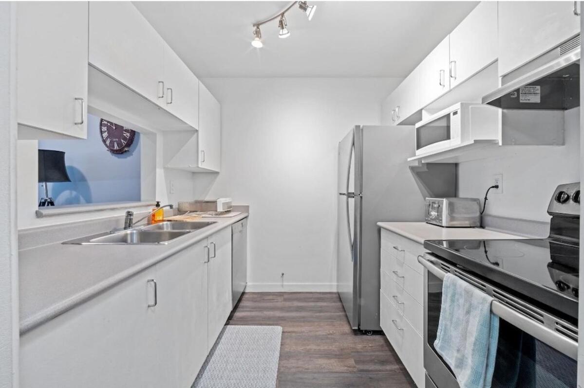Cozy 1 Bedroom Downtown Apartment