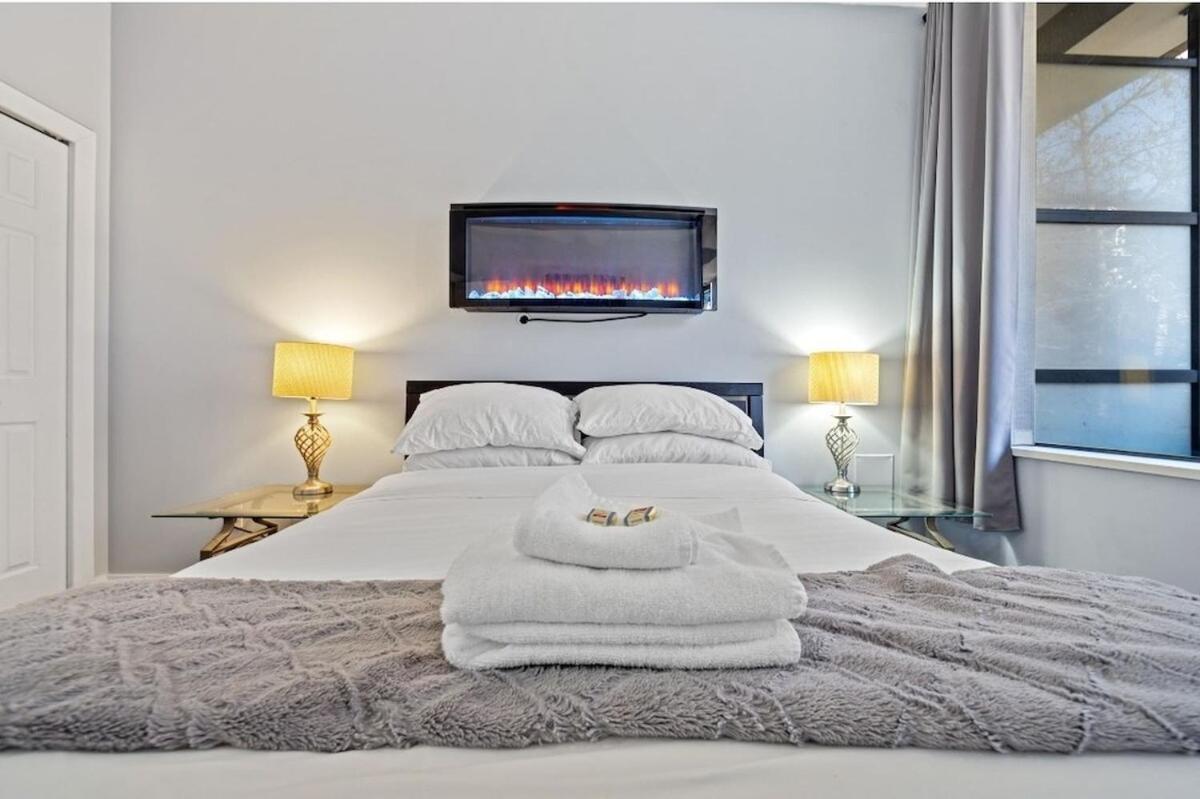 Cozy 1 Bedroom Downtown