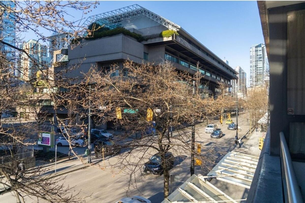 Cozy 1 Bedroom Downtown