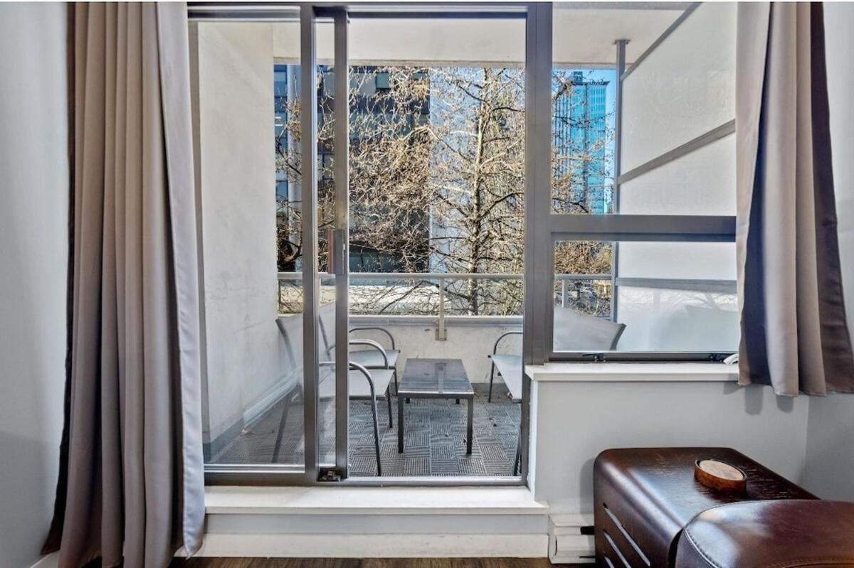 Cozy 1 Bedroom Downtown